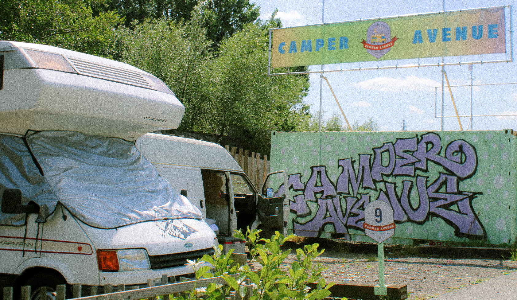 Entree van Camper Avenue
